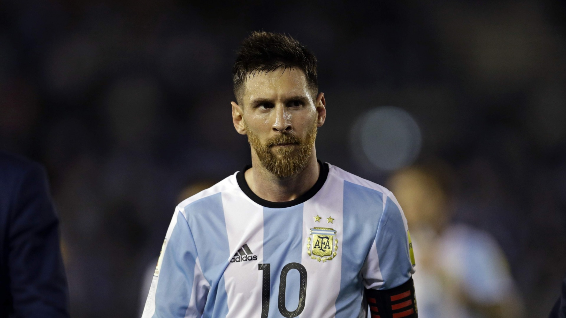 Không chỉ là một cầu thủ xuất sắc, Messi còn là nhà lãnh đạo hiệu quả đã dẫn dắt đội tuyển Argentina đến đỉnh vinh quang. Hãy xem Messi thể hiện tài năng trong trận chung kết!